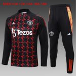 Manchester United 24/25 Half-Zip Jacket Black Red Splatter Kids - 图片 2