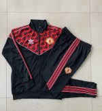 Manchester United 25/26 Long Zipper Jacket Black with Red Spray - 图片 9