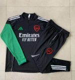 Arsenal Black Half-Zip Jacket with Red and Green Sleeves - 图片 9