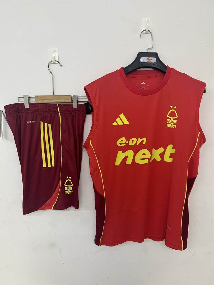 25/26 Nottingham Forest Training Jersey Red